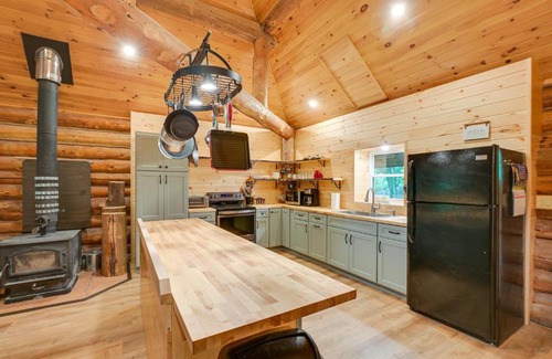 Greenville House | Secluded Greenville Cabin Walk to Moosehead Lake!