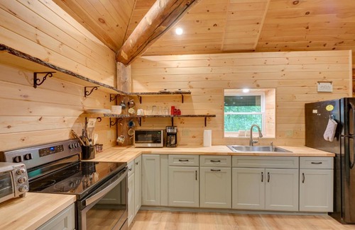 Greenville House | Secluded Greenville Cabin Walk to Moosehead Lake!
