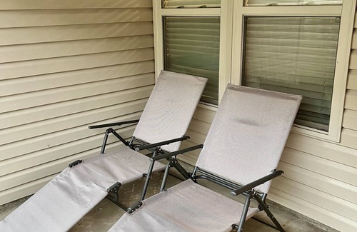 Broadmoor House | Secluded home in Quiet Neighborhood 3BR 2BA