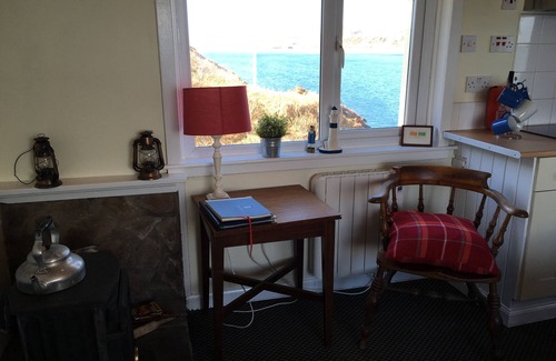 Campbeltown Cottage | Secluded island hideaway for 2 with panoramic sea views