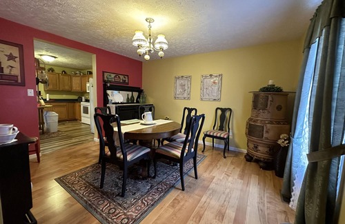Rogers Cabin | Secluded Large Group Cabin with a Hot Tub and Wi-Fi