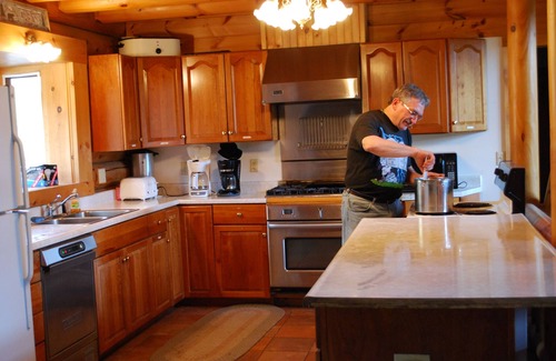 Lock Haven Cabin | Secluded lodge on top of a mountain/235 acres/9 hole golf course/Sleeps 60