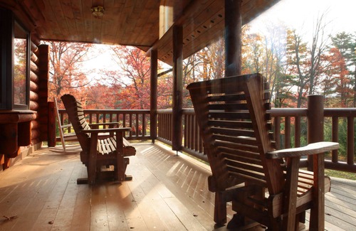 Lock Haven Cabin | Secluded lodge on top of a mountain/235 acres/9 hole golf course/Sleeps 60