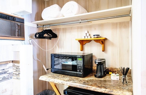 Elkins Cabin | Secluded Lodge w/grill + Free Coffee and Tea