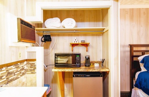 Elkins Cabin | Secluded Lodge w/grill + Free Coffee and Tea