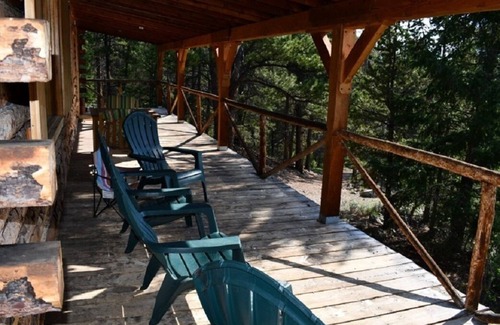Twin Lakes House | Secluded Log Cabin with View of Beaver Ponds