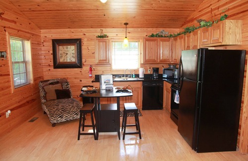 Hatfield Cabin | Secluded luxury cabin on 450 acres with hot tub, 4wheeler trails
