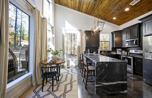 Broken Bow Cabin | Secluded Luxury Couples Cabin with Hot Tub