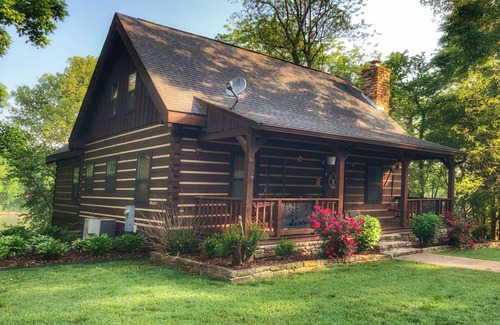 Boswell Cabin | Secluded, Luxury Retreat On The Banks Of The White River