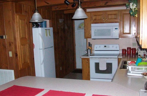 La Follette Cabin | Secluded Lynch Hollow Lagoon Cabin