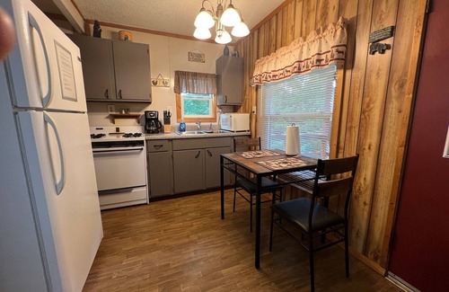 Jasper Cabin | Secluded mountain cabin with Ozark views from porch!