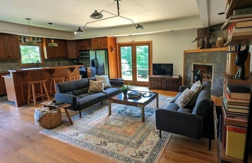 Otego House | Secluded nature retreat - 60 acres with private lake