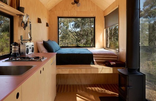 Mount Alexander Shire House | Secluded off-Grid cabin with water views - Marcel