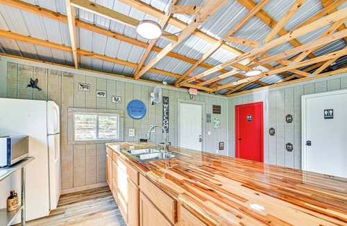 Livingston Cabin | Secluded on 10 Acres: Livingston Getaway w/Sauna!