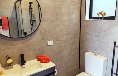 Warkworth House | Secluded, private rural retreat mins from Warkworth -"Avondale" Minihouse