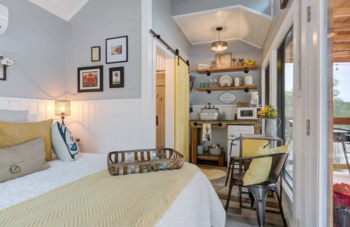 Hondo Cabin | Secluded & Romantic Tiny Farmhouse Getaway