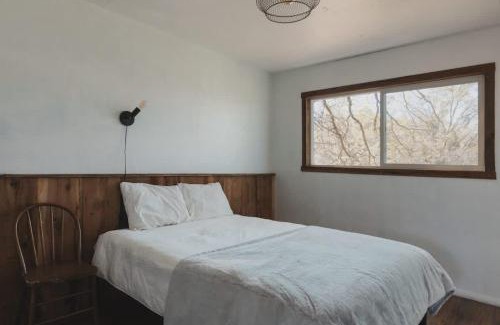 Dunlap House | Secluded rustic 2-bedroom cabin on private land