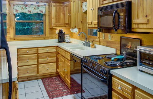 Burnsville Cabin | Secluded & Rustic Cabin on South Toe River!