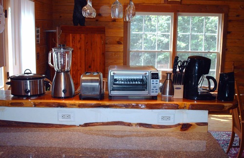 Pamplin House | SECLUDED SPRING CREEK CABIN, Hot Tub, WiFi , Pool table,. Foosball. Wildlife