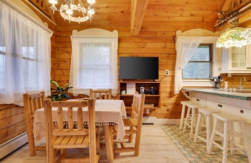 Honesdale Cabin | Secluded Storybook Log Cabin - Honesdale, PA