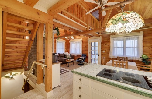 Honesdale Cabin | Secluded Storybook Log Cabin - Honesdale, PA