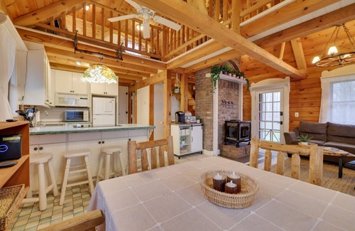 Honesdale Cabin | Secluded Storybook Log Cabin - Honesdale, PA