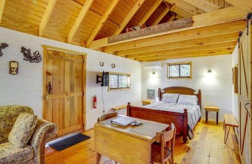 Tallassee Apartment | Secluded Tallassee Cabin with Fire Pit and Porch!