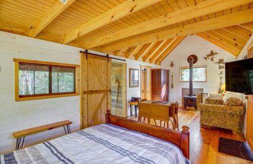 Tallassee Apartment | Secluded Tallassee Cabin with Fire Pit and Porch!