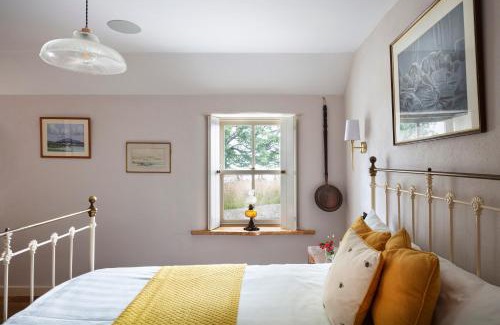 Ballyliffin House | Secluded Thatched Cottage, near beaches & hill walking