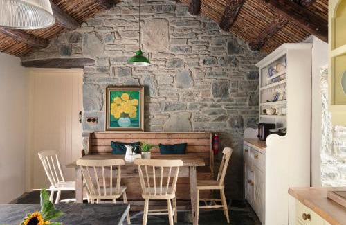 Ballyliffin House | Secluded Thatched Cottage, near beaches & hill walking