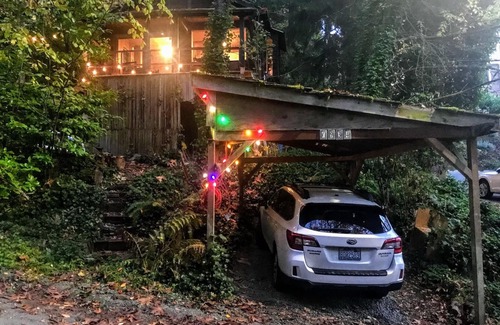 North Admiral Cabin | Secluded Tree-Top Cabin on West Seattle Waterfront