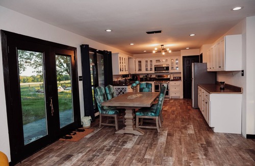 Gober Other | Secluded TX Ranch Retreat. Romantic Sunsets , Hot-tub, Pet-friendly & Gated!