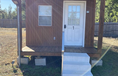 Smith County Cabin | Secluded & unique , off grid kitchenettes private getaway in the country.