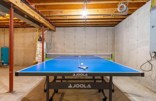 East Chatham House | Secluded w Deck Views Hot Tub Ping Pong Hudson in the Berks by AvantStay