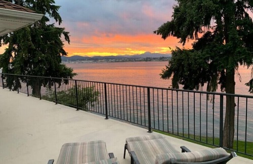 Retsil House | Secluded Waterfront Retreat