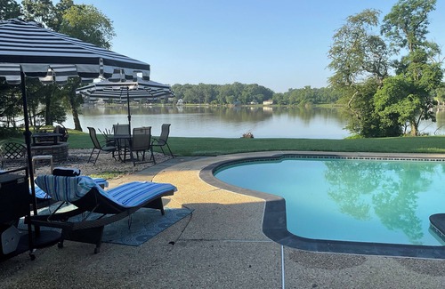 White Marsh Villa | Secluded Waterfront Retreat 2 bed 1 1/2 baths private guest house w Pool & Beach