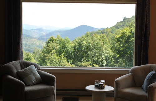 Todd House | Seclusion on a Horse Farm - Million Dollar View - Ride - Hike - Fish - Sauna