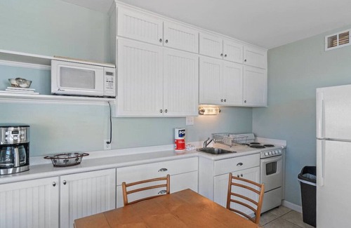 North Redington Beach Condo | Second Floor Corner Efficiency Beachfront Retreat