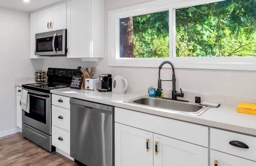 Hillwood House | Secret & Cozy Renovated Cottage Near Costco, I99