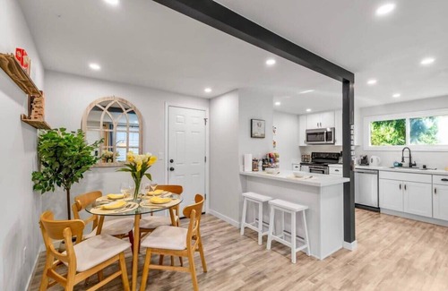 Hillwood House | Secret & Cozy Renovated Cottage Near Costco, I99