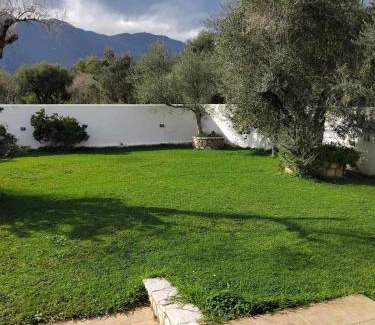 Diakofto Apartment | Secret Garden