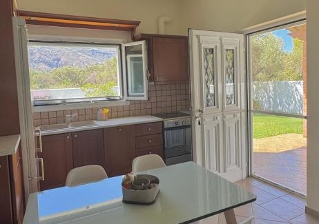 Diakofto Apartment | Secret Garden