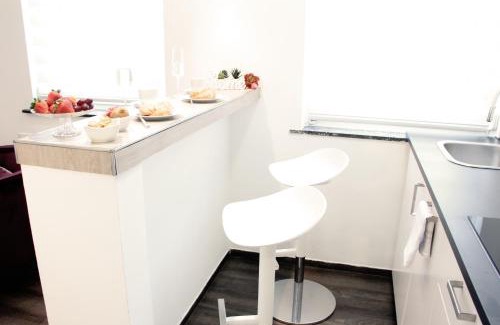 Neudorf-Nord Apartment | SECRET HIDEAWAYS cozySTUDIO superior Apartments mit WiFi l 450m bis Uni l Messe l Flughafen l Zoo