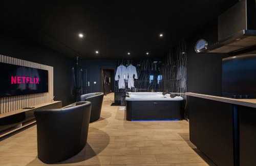 Villecresnes Apartment | SecretBlackRoom