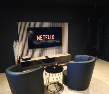 Villecresnes Apartment | SecretBlackRoom