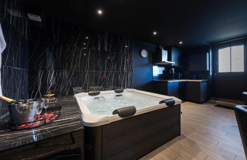 Villecresnes Apartment | SecretBlackRoom