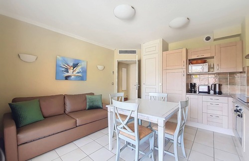 Callian Apartment | Secure Apartment in Callian: Pool, Near Lake, Golf & Vineyards, Pet-Friendly