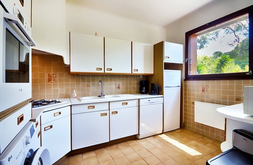 La Ciotat Villa | Secure heated swimming pool, air-conditioned apartment in villa 800 m from the sea