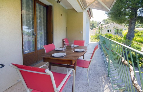La Ciotat Villa | Secure heated swimming pool, air-conditioned apartment in villa 800 m from the sea