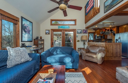 Old Fort House | See Level | Charcoal Grill, Deck & Breathtaking Year-Round Mountain Views!